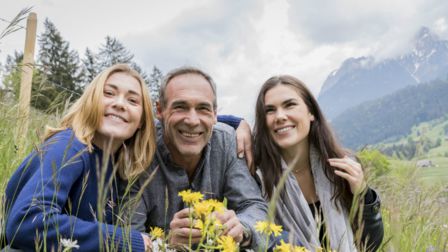 Annika and Jessica Horn – Lifestyle/Travel Influencer